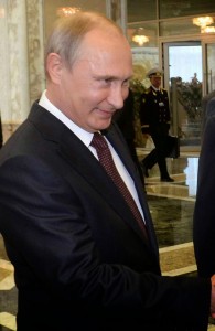 Aperto de mãos de Putin na reunião de Minsk não convenceu ninguém