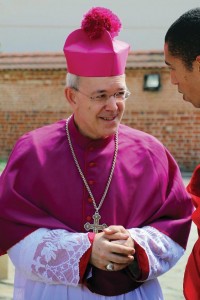 “Pode-se imaginar que os católicos que se mantêm fiéis à verdade católica possam ser perseguidos, mas as portas do inferno não prevalecerão contra a Igreja”