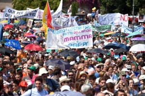 ITÁLIA — Pais e mães indignados contra o ensinamento da “Teoria de Gênero” a seus filhos