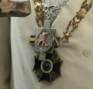 Venezuelanos fazem gigantescas filas para comprar os mais básicos produtos e frequentemente nem isso encontram nas prateleiras dos supermercados...