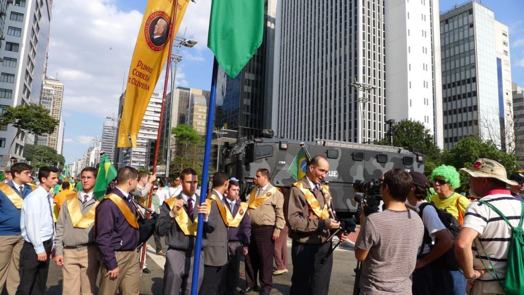 Manifestações contra PT