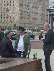 O alcoolismo reduziu, na Rússia, a expectativa de vida masculina à faixa de 50 anos.
