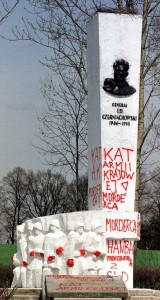 Separatista pró-russo segura arma. Precedente da Ucrânia alertou países vizinhos.