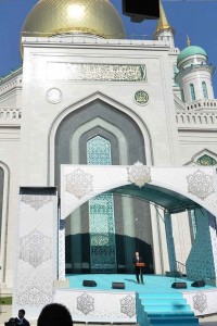 Em Moscou, Putin inaugura a maior mesquita da Europa
