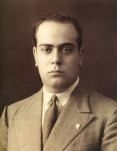 Plínio Corrêa de Oliveira em foto de 1933, quando deputado Constituinte por São Paulo, atuando na Assembleia Constituinte de 1933/1934
