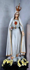 Imagem de Nossa Senhora de Fátima com o Imaculado Coração no peito
