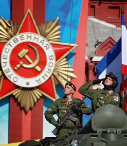"A Rússia espalhará seus erros pelo mundo"... Soldados do exército russo no desfile comemorativo da data da Revolução Comunista