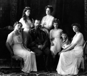 A família imperial russa, pouco antes do levantamento comunista que acabou no sacrifício violento de todos os seus membros