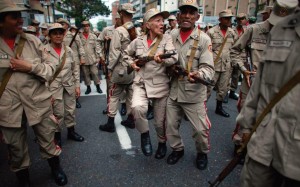 Paramilitarização da sociedade venezuelana através da chamada união cívico-militar