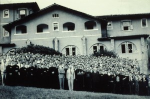 Catolicismo (1961), em Serra Negra (SP). Na época representou um grande sucesso, tendo a ele comparecido cerca de 400 pessoas.