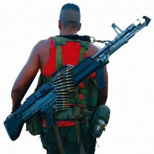 Guerrilheiro das FARC fortemente armado
