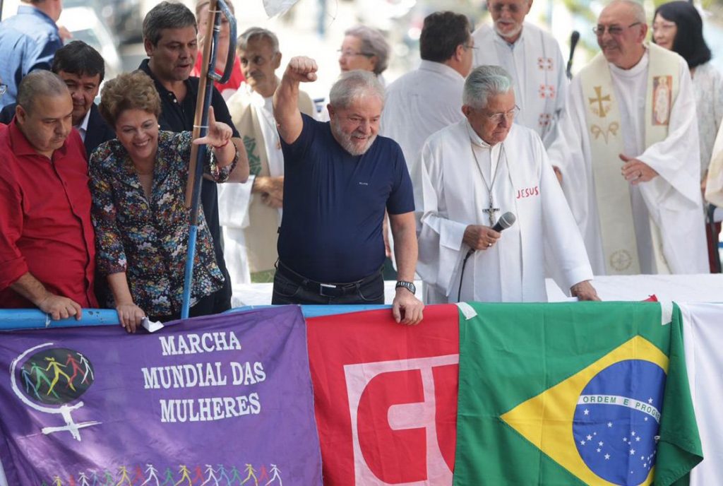 Na “missa-comício”, pouco antes de sua prisão, Lula conclama seus sequazes a provocarem agitações de Norte a Sul do País