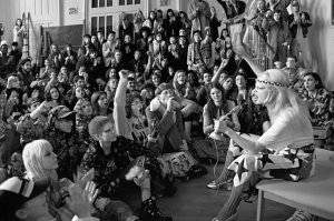 A grife italiana Gucci se inspirou na revolução estudantil de Maio de 68 para sua coleção de inverno de 2018. Como se vê na foto, mais atual do que nunca.