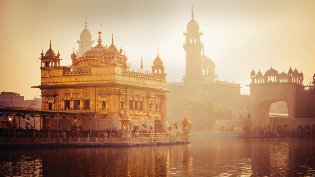 O Temple Dourado da cidade de Amritsar (Punjab, India)