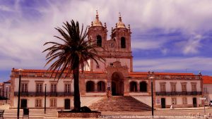 Milhares de católicos acompanham a procissão do Círio de Nazaré em Belém. A romaria que homenageia Nossa Senhora de Nazaré é a maior procissão católica do mundo 