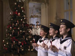 Os Meninos Cantores de Viena durante um concerto de Natal