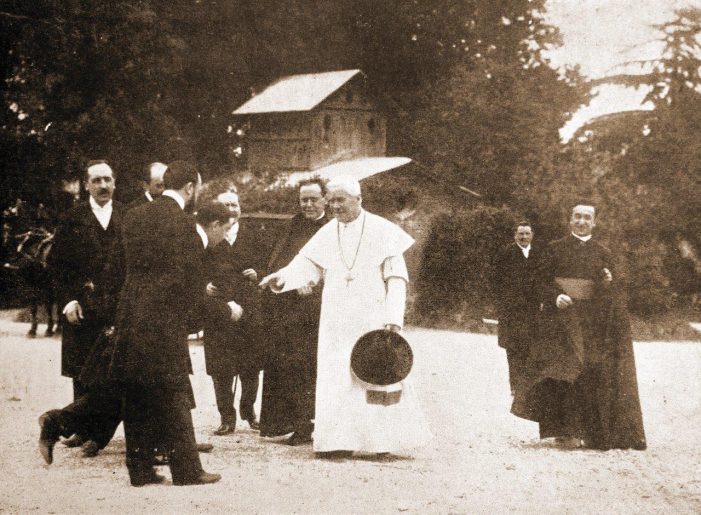 Tensão e distensão no semblante de um Santo