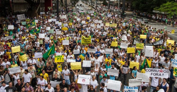 Nas urnas: rejeição da forma e do conteúdo