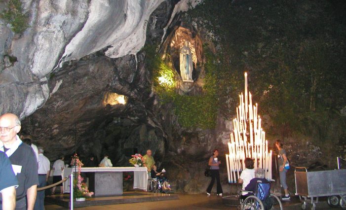 Silêncio sobre os milagres operados em Lourdes