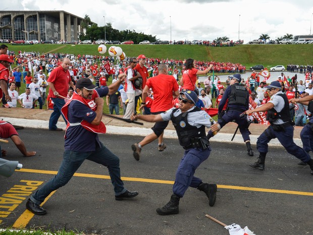 O decadente exército de Lula