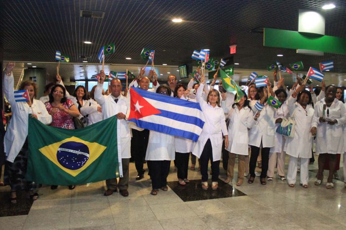 Comércio de médicos escravos rende quase US$ 8 bi por ano a Cuba