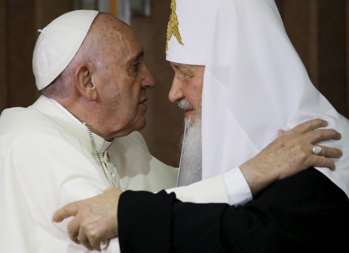O “histórico encontro” entre Francisco e Kirill