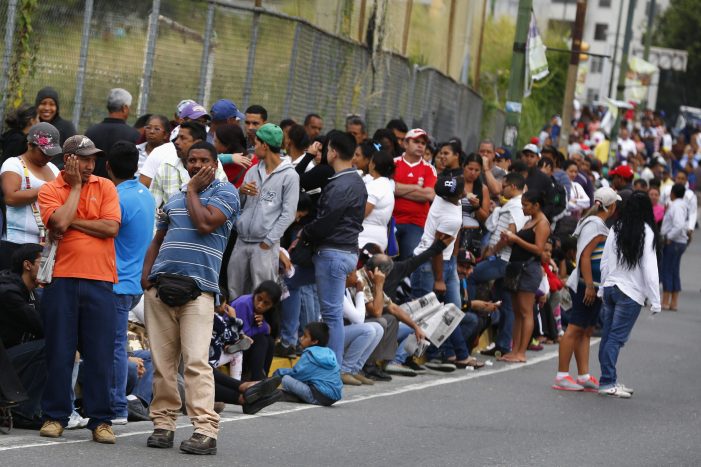 VENEZUELA: Desesperados por alimentos, ignorados pelos “defensores dos pobres”