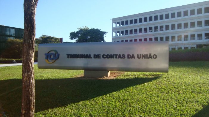 Sem-terras e carros milionários