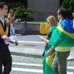 “Nossa bandeira verde e amarela, sem foice e martelo”