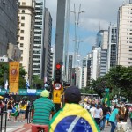 “Nossa bandeira verde e amarela, sem foice e martelo”