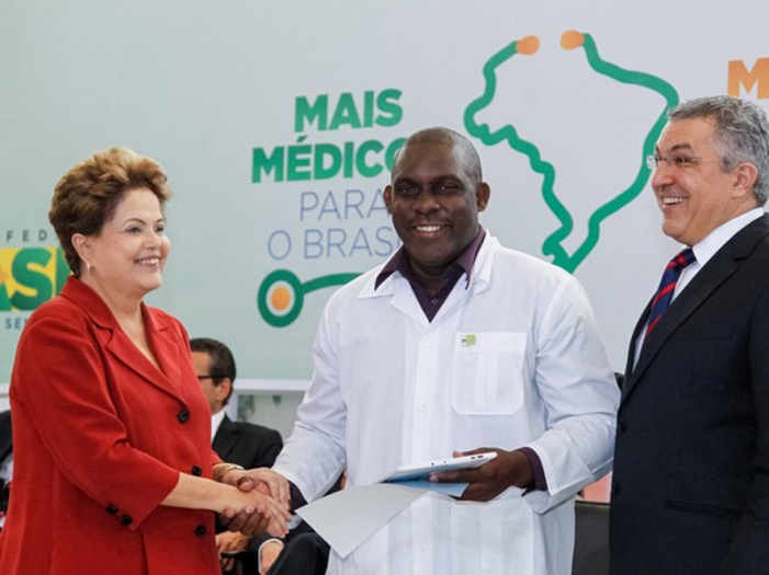 Médicos cubanos: “bolsistas” ou escravos?