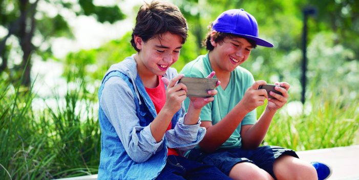 A França impõe o desligamento dos celulares nas escolas