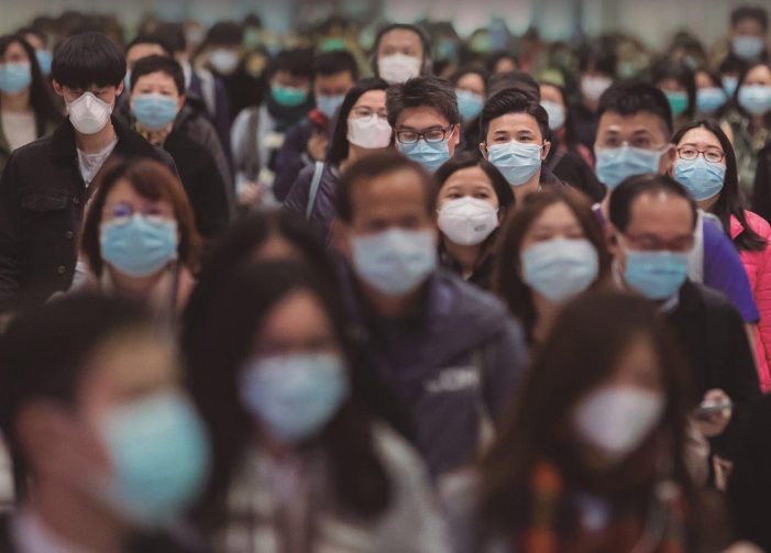 Máscara se transforma em mordaça