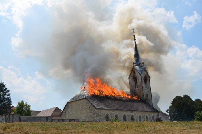 Possessões e incêndios de igrejas preludiam ‘perseguição generalizada’
