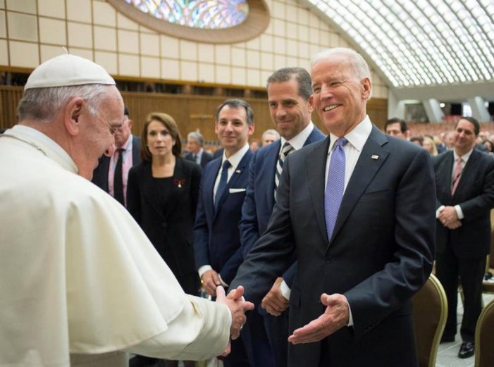 Vaticano freia condenação de políticos americanos abortistas