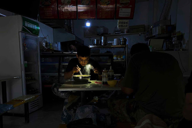 Fábricas paradas, racionamento alimentar, blackouts: crise económica planetária vem da China
