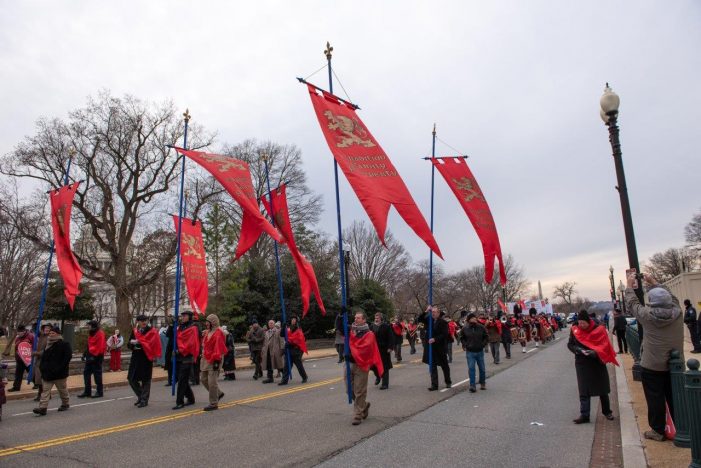 Washington — Marcha contra o aborto rumo à abolição da sentença “Roe vs. Wade”, que legalizou o assassinato de inocentes