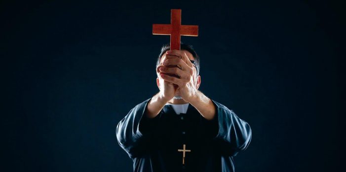 Perda da fé atrai possessões diabólicas, adverte exorcista