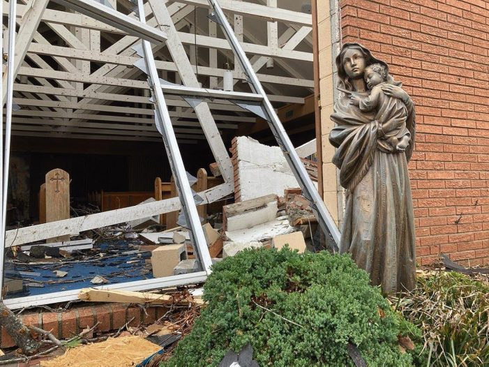 Imagens católicas incólumes em tornados e incêndios nos EUA