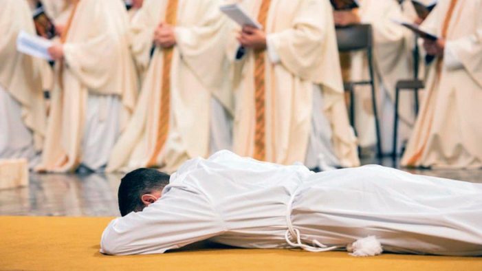 Espanha à beira de ficar sem sacerdotes