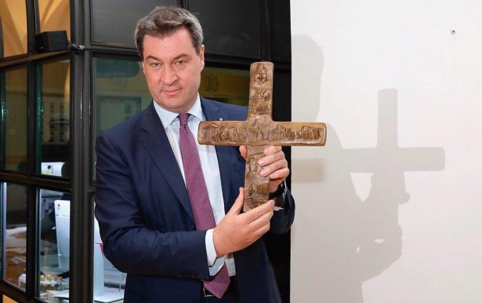 Justiça na Baviera: prédios oficiais podem exibir cruzes