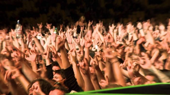Há shows satanistas porque a sociedade se abriu à ação diabólica
