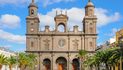 Na Festa de Santa Ana, a nudez e a homossexualidade são promovidas em frente de sua catedral