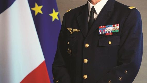 França teme perder o apoio dos EUA e se rearma contra a Rússia